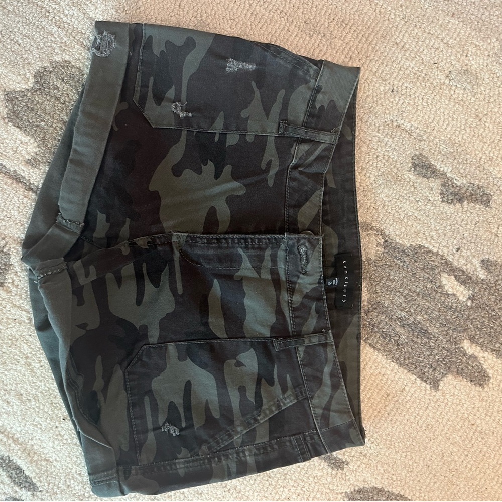 Sanctuary Camouflage Women's Shorts - Green and Black